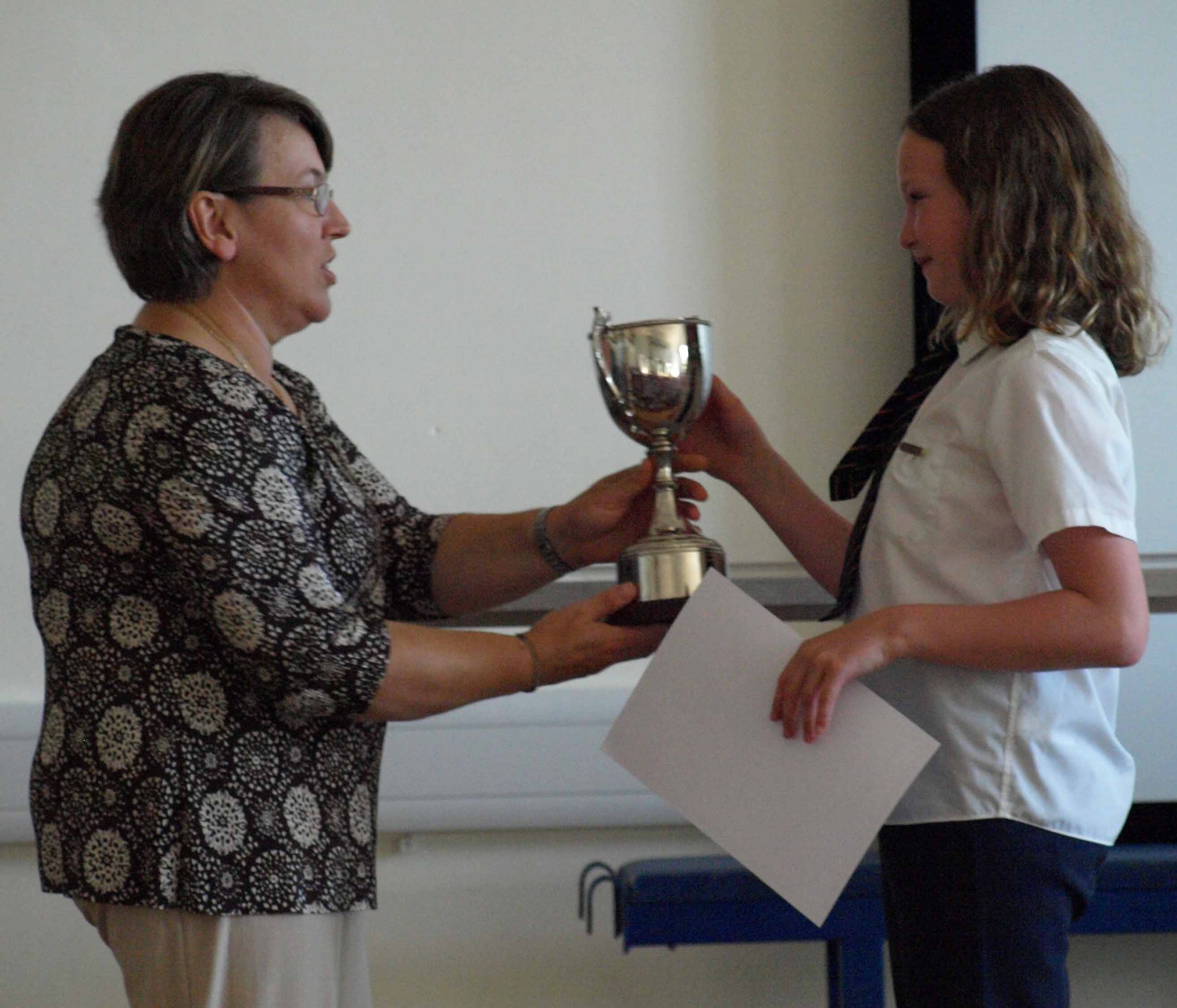 LARA NEWTON AWARDED SCHOOL’S SQUASH TROPHY
